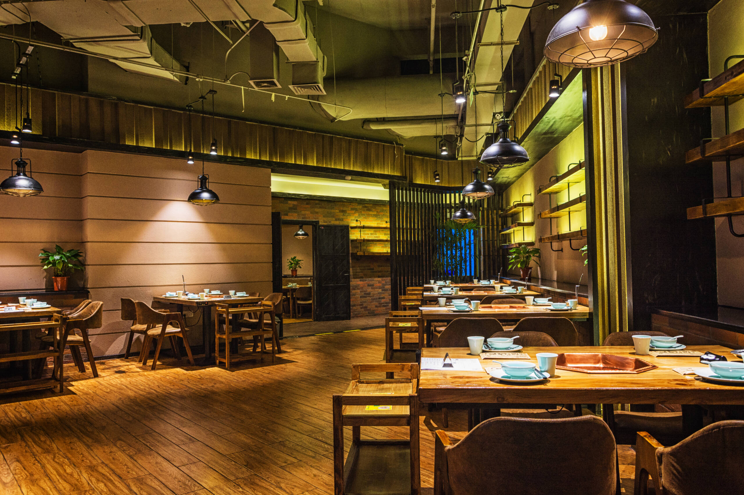 RESTAURANT & BAR